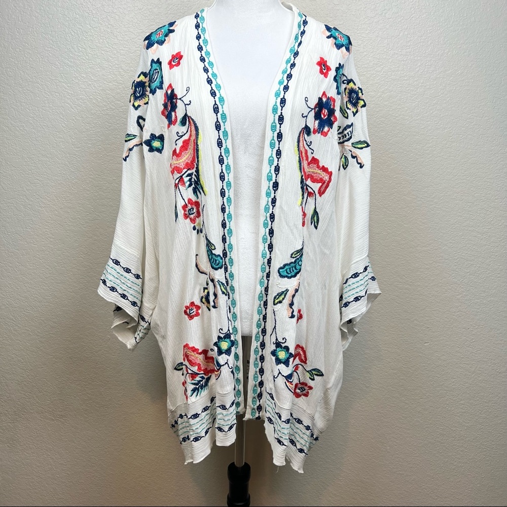 Curations White Embroidered Kimono Coverlet Size XL
